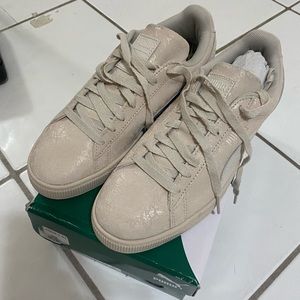 Puma sneakers. Never worn